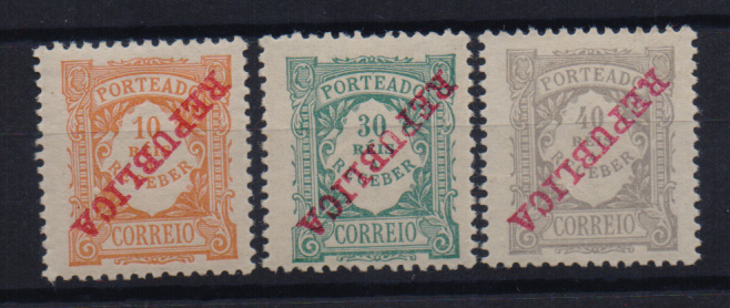 0062.jpg -     Lote:    62      J. M. Castanheira da Silveira (1ª parte)      Porteado       Descrição:         1911 &mdash; Porteado. Emissão regular. Valor em reis, com sobrecarga REPUBLICA. Lote de 3 selos com s sobrecarga invertida. CE15 e 18, 10 e 40 reis sem sinal de charneira e CE17, 30 reis com sinal de charneira. Valor de catálogo &euro; 137,50.         ***/**       Valor Base:     &euro; 25,00     Valor Venda:     Retirado     