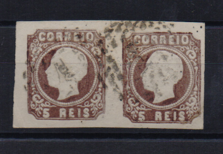 1147.jpg -     Lote:    1147            Portugal       Descrição:         1862/64 &mdash; D. Luís I. CE14, 5 reis castanho escuro. Par horizontal com boas margens. Valor de catálogo &euro; 138,00.         O       Valor Base:     &euro; 25,00     Valor Venda:     Retirado     