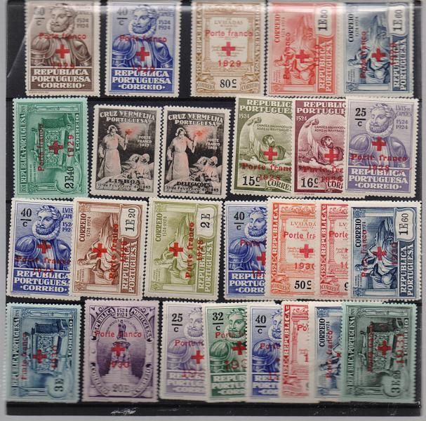 1711.jpg -     Lote:    1711                   Descrição:         Portugal e Estrangeiro &mdash; Caixote com selos e cartas, antigas e modernas, postais ilustrados, inteiros postais, etc. Lote a ver.         Lote       Valor Base:     &euro; 100,00     Valor Venda:     &euro; 120,00       