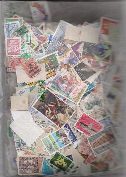 1763.jpg -     Lote:    1763                   Descrição:         Mundiais. Saco com 2521 selos diferentes obliterados de vários países. Lote a ver.         Lote       Valor Base:     &euro; 45,00     Valor Venda:     Retirado     