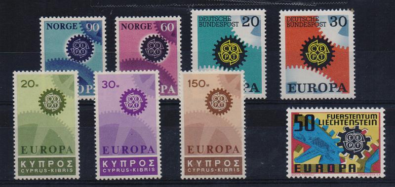 2768.jpg -     Lote:    2768      Lotes pelo Correio              Descrição:         Estrangeiro. Lote composto por quatro séries. Yv398/99 Alemanha; 284/86 Chipre; 425 Liechetenstein e 509/510 Noruega. Todos do tema EUROPA do ano de 1967.         Lote       Valor Base:     &euro; 10,00     Valor Venda:     Retirado     