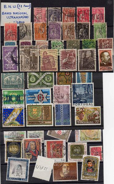 0405.jpg -     Lote:    405                   Descrição:         Perfurados. Portugal &mdash; Lote com 50 selos dos anos de 1930 até 1980, todos diferentes com perfuração BNU (BANCO NACIONAL ULTRAMARINO).        Lote       Valor Base:     &euro; 30,00     Valor Venda:     Retirado     