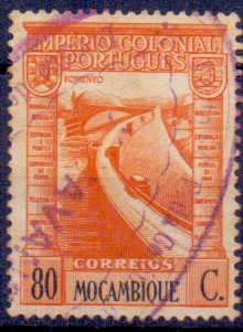 0482.jpg -     Lote:    482            Correio Ferroviário       Descrição:         Carimbos ferroviários. 1938 &mdash; Império Colonial Português. CE300, 80C. selo obliterado com carimbo batido a violeta "PORTO E C. F. DA COLONIA DE MOÇAMBIQUE / DIVISÃO DE........ / XINAVANE" MR.        O       Valor Base:     &euro; 25,00     Valor Venda:     &euro; 70,00     