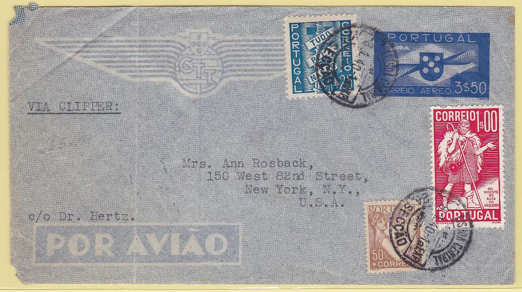 0282.jpg -     Lote:    282            Portugal       Descrição:         1939 &mdash; Tipo Hélice. Sobrescritos de Correio Aéreo. OM2, 3$50 azul. Sobrescrito circulado de Lisboa (08.01.40) para os EUA, com selos adicionais de CE522, 570 e 578.        IC       Valor Base:     &euro; 20,00     Valor Venda:     Retirado     