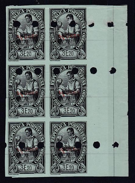 0597.jpg -     Lote:    597            Açores       Descrição:         1925 &mdash; Centenário de Camilo Castelo Branco, com sobrecarga AÇORES. CE239, 3E20. Bloco com 6 provas não denteadas nas cores aprovadas, com furos de segurança da casa impressora,        PRV       Valor Base:     &euro; 15,00     Valor Venda:     Retirado     