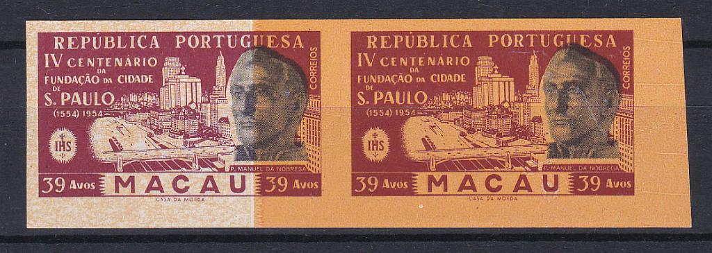 0616.jpg -     Lote:    616            Macau       Descrição:         1954 &mdash; 4.º Centenário da Fundação da Cidade de S. Paulo. CE 385, 39 avos. Ensaio em par horizontal não denteado, na cor castanho-vermelho, sobre papel parcialmente colorido. No reverso, prova com omissão do busto do Padre Manuel da Nóbrega. MR.        PRV       Valor Base:     &euro; 80,00     Valor Venda:     &euro; 420,00       