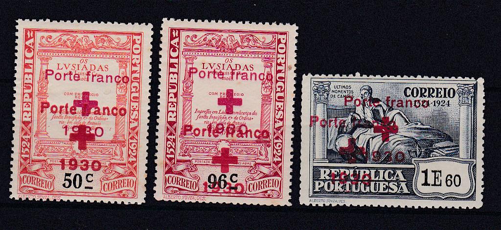 0682.jpg -     Lote:    682            Portugal       Descrição:         1930 &mdash; Porte Franco. Cruz Vermelha. Selos do 4.º Centenário do Nascimento de Luís de Camões, sobrecarregados. Lote de 3 selos: CE CVP24, 25 e 26. Todos com dupla sobrecarga. Selo CE CVP25, com pequeno ponto de óxido.        ***       Valor Base:     &euro; 5,00     Valor Venda:     &euro; 8,00       