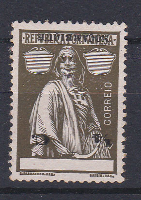 0709.jpg -     Lote:    709            Moçambique       Descrição:         1914 &mdash; Ceres. CE153, &frac14; c sépia, denteado 15x14, papel porcelana. Selo com a legenda e o valor invertidos.        *       Valor Base:     &euro; 8,00     Valor Venda:     &euro; 10,00       