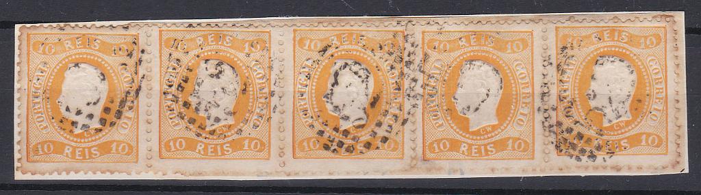 0773.jpg -     Lote:    773            Portugal       Descrição:         1867/70 &mdash; D. Luís I. Fita curva, denteados. CE28, 10 reis amarelo-laranja. Fragmento com tira de 3 selos + par. B. Valor de catálogo &euro; 975,00.        O       Valor Base:     &euro; 100,00     Valor Venda:     Retirado     