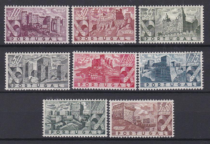 0928.jpg -     Lote:    928            Portugal       Descrição:         1946 &mdash; Castelos de Portugal. CE 664/71. Série completa. Valor de catálogo &euro; 295,00.        ***       Valor Base:     &euro; 30,00     Valor Venda:     &euro; 34,00       