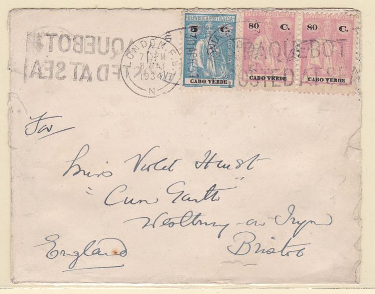 1120.jpg -     Lote:    1120            Cabo Verde       Descrição:         1934 &mdash; Ceres. Sobrescrito lançado a bordo de paquete em água territoriais de Cabo Verde com destino a Bristol, com trânsito por Londres (08.05.34), com selos de 5C CE143 e par de 80C CE180. Marca oval inglesa de "S. VICENT" (30.04.34) e marca de denominação de origem "PAQUEBOT /  POSTED AT SEA" &mdash; Hosking 76. MR.        Carta       Valor Base:     &euro; 60,00     Valor Venda:     &euro; 95,00       