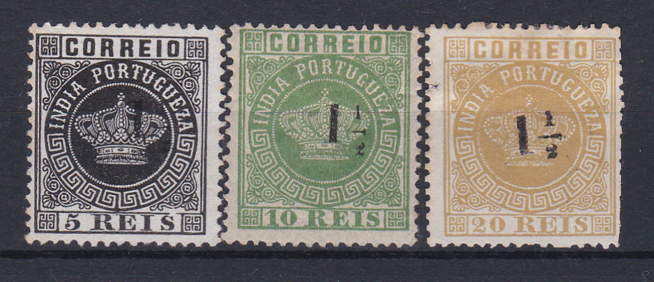 1188.jpg -     Lote:    1188            Índia       Descrição:         1881/83 &mdash; Tipo Coroa. Com sobretaxa. Lote de 3 selos: CE66, 1 &frac12; s/ 5 reis, denteado 12 &frac12; + CE67 1 &frac12; s/ 10 reis denteado 12 &frac12; + CE68, 1 &frac12; s/ 20 reis, denteado 13 &frac12;. Valor de catálogo &euro; 45,00.        *       Valor Base:     &euro; 12,00     Valor Venda:     Retirado     