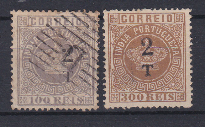 1209.jpg -     Lote:    1209            Índia       Descrição:         1881/83 &mdash; Tipo Coroa. Com sobretaxa. Lote com dois selos: CE100, 2T s/ 100 reis lilás cinzento, denteado 12 &frac12;, usado + CE102, 2T s/ 300 reis castanho-amarelo, denteado 13 &frac12;, novo. Valor de catálogo &euro; 119,00.        */O       Valor Base:     &euro; 30,00     Valor Venda:     &euro; 34,00       