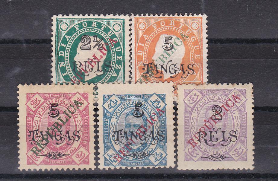 1247.jpg -     Lote:    1247            Índia       Descrição:         1914 &mdash; D. Luís I, fita direita, emissão de 1902, com sobrecarga REPUBLICA local + D. Carlos I Diogo Neto, emissão de 1902, com sobrecarga REPUBLICA local. CE 282/83 + CE284/86. As duas séries completas. Selos sem goma como emitidos. CE 283 com sobrecarga a verde e CE285 em denteado 11 &frac12;. Valor de catálogo &euro; 165,00.        *       Valor Base:     &euro; 40,00     Valor Venda:     &euro; 48,00       