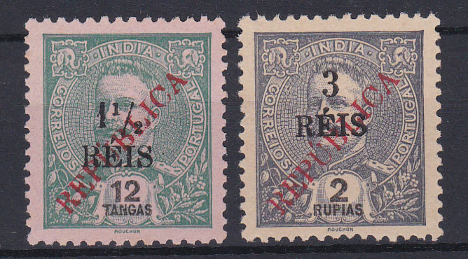 1252.jpg -     Lote:    1252            Índia       Descrição:         1914 &mdash; D. Carlos I Mouchon. Selos de 1914 (sobrecarga REPÚBLICA local) e sobretaxa. CE 303/304. Série completa. Selo CE304 com variedade "S" em vez de "S" na sobrecarga "REIS". Valor de catálogo &euro; 49,00.        *       Valor Base:     &euro; 10,00     Valor Venda:     &euro; 28,00       