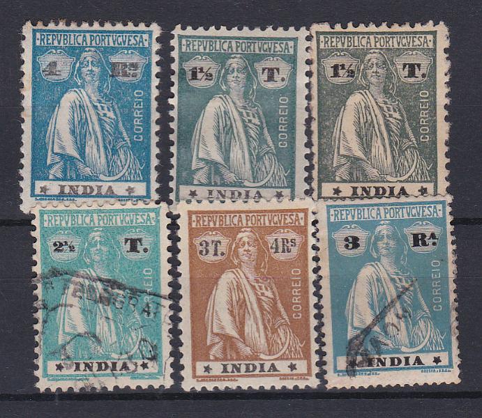 1255.jpg -     Lote:    1255            Índia       Descrição:         1922 &mdash; Ceres. Lote com 6 selos, novos e usados, com variedade de estrelas: CE314, 2xCE315, CE316, CE317 e CE320, denteado 15x14, estrelas II/II (não catalogado). Valor de catálogo &euro; 70,30.        **/*/O       Valor Base:     &euro; 25,00     Valor Venda:     &euro; 25,00       