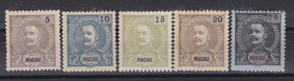 1285.jpg -     Lote:    1285            Macau       Descrição:         1900 &mdash; D. Carlos I Mouchon. CE 95/99. Série completa. Selos sem goma como emitidos. Valor de catálogo &euro; 186,00.        *       Valor Base:     &euro; 50,00     Valor Venda:     &euro; 50,00       