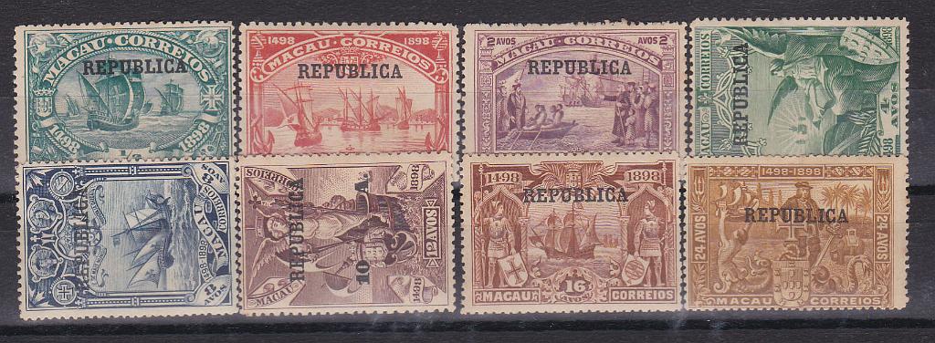 1309.jpg -     Lote:    1309            Macau       Descrição:         1913 &mdash; 4.º Centenário do Descobrimento do Caminho Marítimo para a Índia, com sobrecarga REPUBLICA. CE 202/209. Série completa. Valor de catálogo &euro; 80,00.        **       Valor Base:     &euro; 20,00     Valor Venda:     &euro; 36,00       