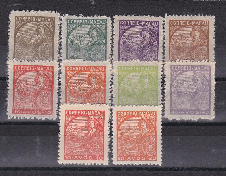 1321.jpg -     Lote:    1321            Macau       Descrição:         1942/45 &mdash; Tipo Padrões. CE 317/24 + CE 325/26. As duas séries completas. Valor de catálogo &euro; 155,00.        *       Valor Base:     &euro; 35,00     Valor Venda:     Retirado     
