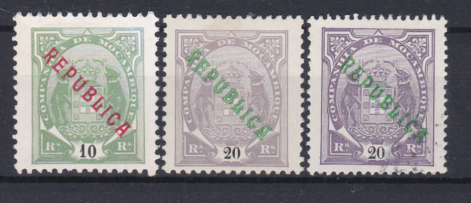 1452.jpg -     Lote:    1452            Companhia de Moçambique       Descrição:         1911 &mdash; Tipo "Elefantes", com sobrecarga REPUBLICA local. Lote composto por CE64, 10 reis em papel pontinhado, denteado 11 &frac12; x 12 + dois selos CE66, 20 reis em papel pontinhado, denteados 11 &frac12; e 13 &frac12;. Valor de catálogo &euro; 102,00.        **/*       Valor Base:     &euro; 30,00     Valor Venda:     &euro; 65,00       