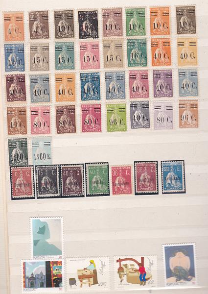 1828.jpg -     Lote:    1828                   Descrição:         Portugal. Classificador com centenas de selos novos de Portugal, com séries completas e incompletas dos anos de 1950 a 1980. A grande maioria sem sinal de charneira. Lote a ver.        Lote       Valor Base:     &euro; 125,00     Valor Venda:     &euro; 150,00       
