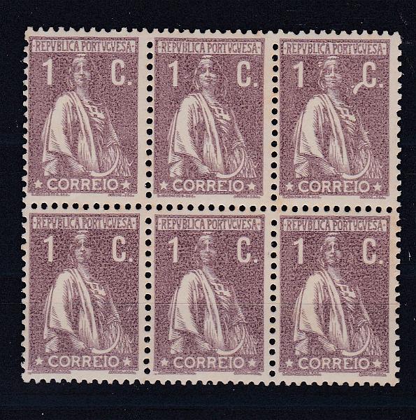 2187.jpg -     Lote:    2187      Lotes pelo Correio      Portugal       Descrição:         1917/20 &mdash; Ceres. CE221, 1c castanho, denteado 12x11 &frac12;. Bloco de seis selos, um deles com a variedade de cliché MM XXXV. Ligeiros pontos de óxido.        ***       Valor Base:     &euro; 10,00     Valor Venda:     Retirado     