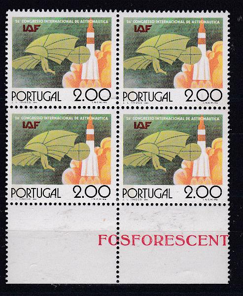 2285.jpg -     Lote:    2285      Lotes pelo Correio      Portugal       Descrição:         1975 &mdash; 26.º Congresso da IAF, em Lisboa. CE 1261a. Quadra com tarja fosforescente. Valor de catálogo &euro; 60,00.        ***       Valor Base:     &euro; 6,00     Valor Venda:     &euro; 10,00       