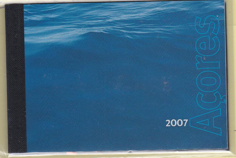 2352.jpg -     Lote:    2352      Lotes pelo Correio      Portugal       Descrição:         2005 &mdash; Carteiras anuais. CE CRT 3A a 3B. Lote de duas carteiras dos Açores e da Madeira. Valor de catálogo &euro; 88,00.        CRT       Valor Base:     &euro; 15,00     Valor Venda:     Retirado     