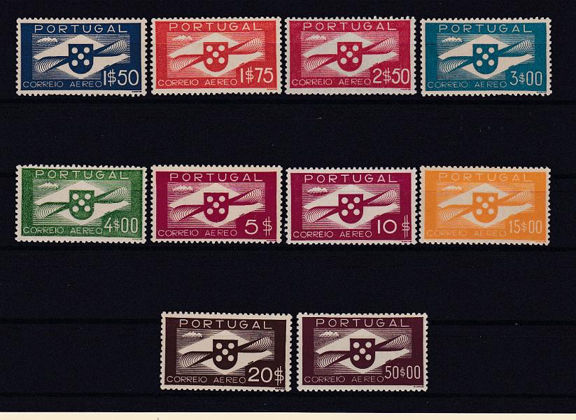 2364.jpg -     Lote:    2364      Lotes pelo Correio      Portugal       Descrição:         1936/41 &mdash; Correio Aéreo. Hélice. CE CA 1/10. Série completa com muito leve sinal de charneira. Valor de catálogo &euro; 400,00.        **       Valor Base:     &euro; 40,00     Valor Venda:     Retirado     