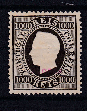 2387.jpg -     Lote:    2387      Lotes pelo Correio      Açores       Descrição:         1885 &mdash; D. Luís I. Fita direita. Nova cor e valor. CE59, 1000 reis, papel liso, denteado 13 &frac12;. Valor de catálogo &euro; 185,00. Selo com mancha no verso.        *       Valor Base:     &euro; 20,00     Valor Venda:     Retirado     