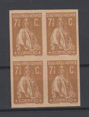 0717.jpg -     Lote:    717            Portugal       Descrição:         1912 &mdash; Ceres. CE213, 7 &frac12; C. Quadra de provas não denteadas em papel liso camurça em sépia (cor aprovada).         PRV       Valor Base:     &euro; 20,00     Valor Venda:     &euro;      