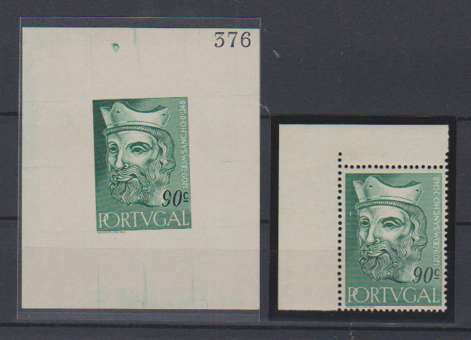 0751.jpg -     Lote:    751            Portugal       Descrição:         1955 &mdash; Reis de Portugal da 1.ª Dinastia. CE809, 90C. Prova de luxo em verde-esmeralda, cor aprovada (57x69mm), não denteada, em papel liso, numerada (376) e gomada. Acompanha selo normal para comparação.         PRV       Valor Base:     &euro; 25,00     Valor Venda:     &euro;      
