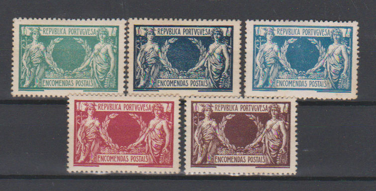 0768.jpg -     Lote:    768            Portugal       Descrição:         1920/22 &mdash; Encomendas Postais. Comércio e Indústria. Lote com 5 provas em papel cartolina, denteadas, sem abertura no cunho do valor, nas cores verde, azul-escuro, azul-claro, vermelho e castanho-escuro. B e R.         PRV       Valor Base:     &euro; 50,00     Valor Venda:     &euro;      