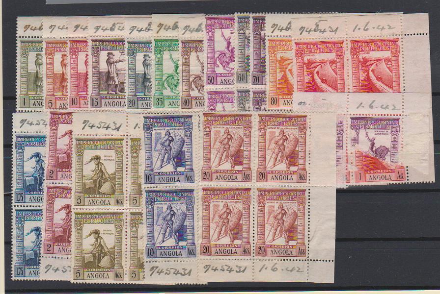 0806.jpg -     Lote:    806            Angola       Descrição:         1938 &mdash; Império Colonial Português. CE 258/275. Série completa em quadras, de provas do arquivo da Bradbury Wilkinson & Co. Ltd, com inscrição na margem do n.º de obra (745431) e da data da 3.ª tiragem da emissão (01.06.42). Valor de 30C apenas em par com defeitos. MB e MR.         PRV       Valor Base:     &euro; 450,00     Valor Venda:     &euro;      