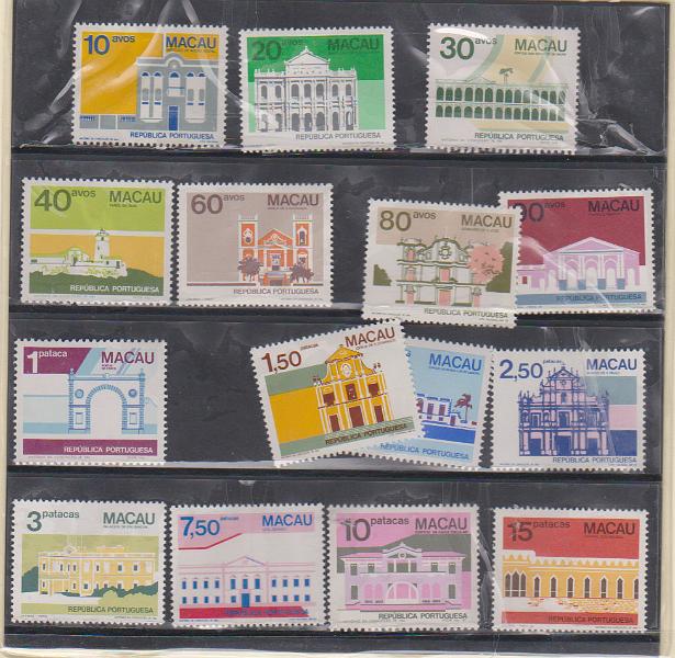 2016.jpg -     Lote:    2016                   Descrição:         1995 &mdash; Macau. Livro "Património e filatelia, incluindo carteira com os selos das três emissões de "Edifícios e Monumentos Públicos de Macau". CE 460/464 + CE 474/78 + CE491/95.         Livro       Valor Base:     &euro; 15,00     Valor Venda:     &euro;      