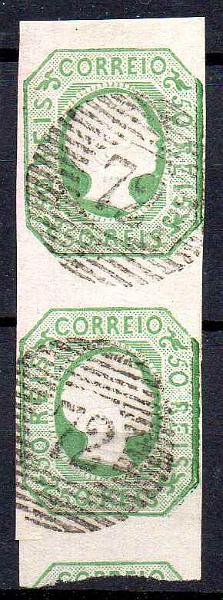 0656.jpg -     Lote:    656            Portugal       Descrição:         1855/56 &mdash; D. Pedro V. cabelos lisos. CE8, 50 reis verde amarelo. Par vertical com duas margens de luxo e duas curtas com numérico da 1.ª reforma tipo 6.8.6 "72 &mdash; PICO DE REGALADOS. Valor de catálogo &euro; 260,00.        O       Valor Base:     &euro; 25,00     Valor Venda:     &euro;      