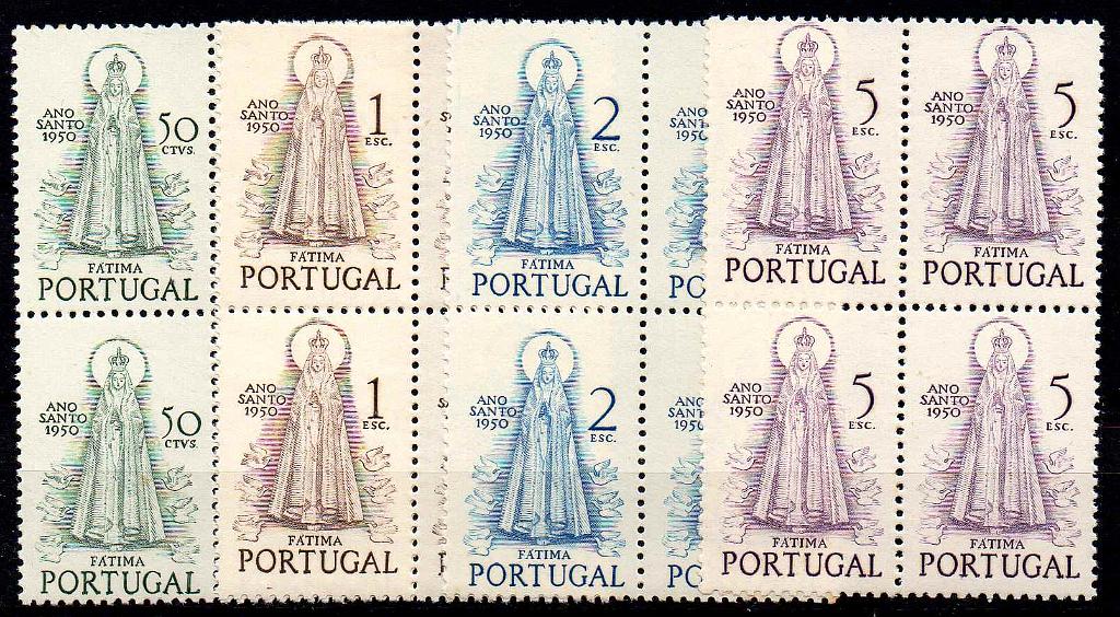 0928.jpg -     Lote:    928            Portugal       Descrição:         1950 &mdash; Ano Santo. CE719/722. Série completa em quadras com goma original sem sinal de charneira. Valor de catálogo &euro; 920,00.        ***       Valor Base:     &euro; 90,00     Valor Venda:     &euro;      