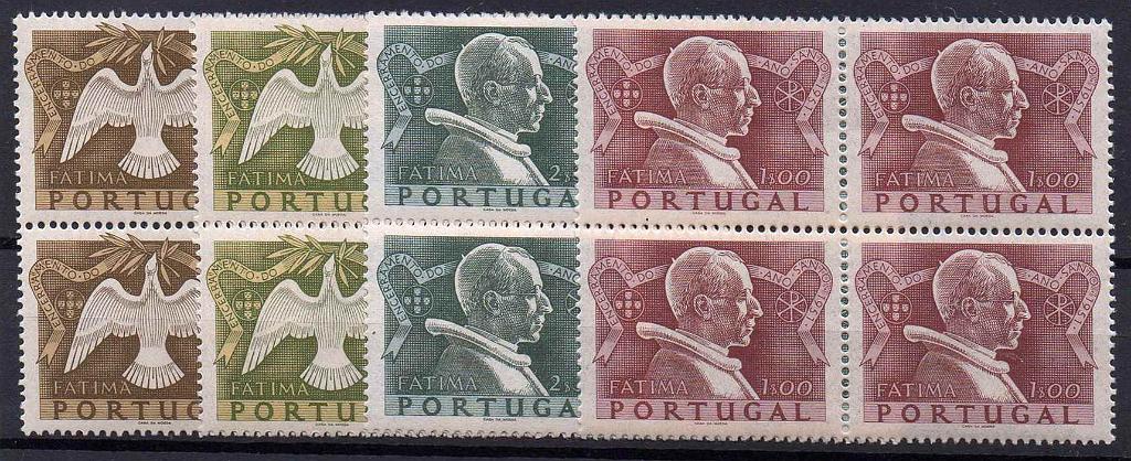 0931.jpg -     Lote:    931            Portugal       Descrição:         1951 &mdash; Encerramento do Ano Santo. CE733/36. Série completa em quadras com goma original sem sinal de charneira. Valor de catálogo &euro; 408,00.        ***       Valor Base:     &euro; 40,00     Valor Venda:     &euro;      