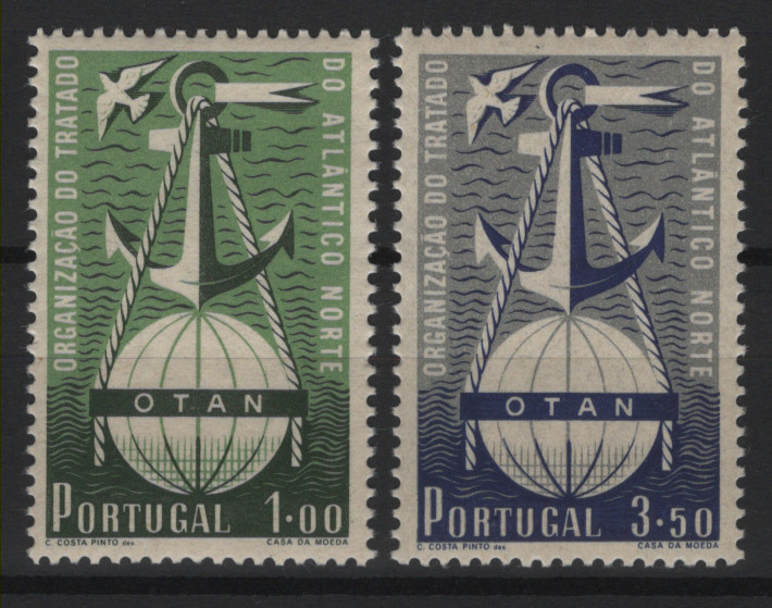 0934.jpg -     Lote:    934            Portugal       Descrição:         1952 &mdash; 3.º Aniversário da OTAN. Série completa. Valor de catálogo &euro; 465,00.        ***       Valor Base:     &euro; 40,00     Valor Venda:     &euro;      