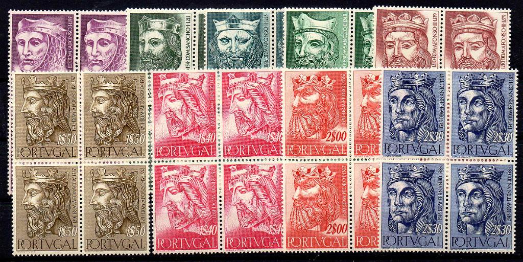0944.jpg -     Lote:    944            Portugal       Descrição:         1955 &mdash; Reis de Portugal da 1.ª Dinastia. CE806/814. Série completa em quadras com goma original sem sinal de charneira. Valor de catálogo &euro; 320,00.        ***       Valor Base:     &euro; 32,00     Valor Venda:     &euro;      