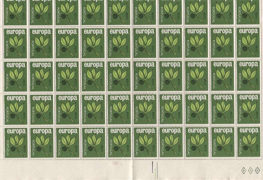 0953.jpg -     Lote:    953            Portugal       Descrição:         1965 &mdash; Europa CEPT. CE 961/63. Série completa em folhas de 100 selos. Valor de catálogo &euro; 3.200,00.        ***       Valor Base:     &euro; 90,00     Valor Venda:     &euro;      