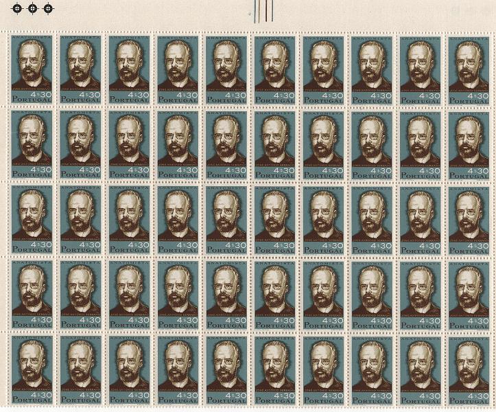 0957.jpg -     Lote:    957            Portugal       Descrição:         1966 &mdash; Cientistas Portugueses. CE 986/993. Série completa em folhas de 100 selos. Valor de catálogo &euro; 2.200,00.        ***       Valor Base:     &euro; 70,00     Valor Venda:     &euro;      