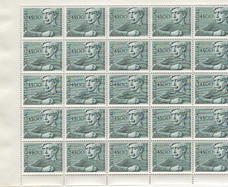 0968.jpg -     Lote:    968            Portugal       Descrição:         1971 &mdash; Escultores Portugueses. CE 1100/1105. Série completa em folhas de 50 selos. Valor de catálogo &euro; 600,00.        ***       Valor Base:     &euro; 30,00     Valor Venda:     &euro;      