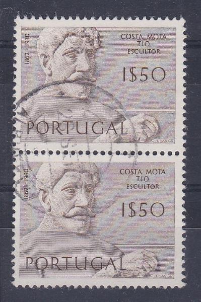 0969.jpg -     Lote:    969            Portugal       Descrição:         1971 &mdash; Escultores Portugueses. CE1102, 1$50, denteado 13 &frac12;. Par vertical com ccd "Albufeira / 26.9.72". Poucos pares conhecidos. Raro. Valor de catálogo &euro; 800,00.        O       Valor Base:     &euro; 400,00     Valor Venda:     &euro;      