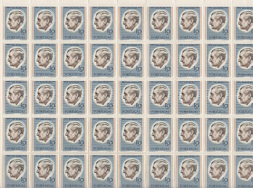 0971.jpg -     Lote:    971            Portugal       Descrição:         1971 &mdash; Presidente Salazar. CE 1106/08. Série completa em folhas de 50 selos. Valor de catálogo &euro; 450,00.        ***       Valor Base:     &euro; 20,00     Valor Venda:     &euro;      