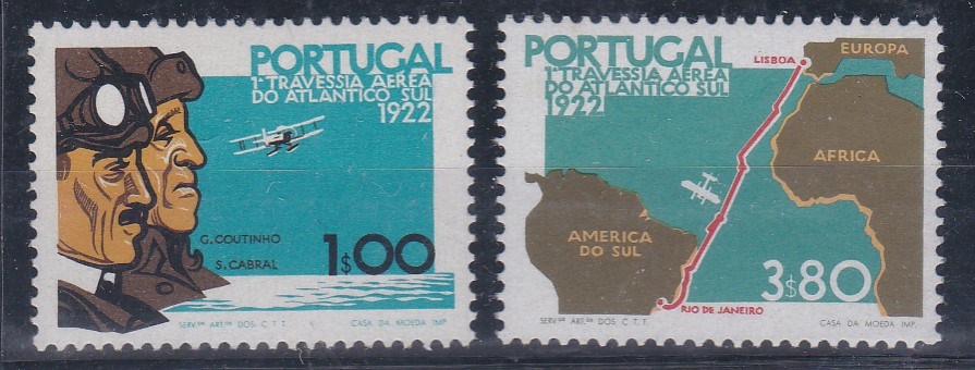 0978.jpg -     Lote:    978            Portugal       Descrição:         1972 &mdash; Cinquentenário da 1.ª Travessia Aérea Lisboa-Rio de Janeiro. CE1171a + CE1174a. Lote de dois selos em denteado 13 &frac12;. Valor de catálogo &euro; 320,00.        ***       Valor Base:     &euro; 30,00     Valor Venda:     &euro;      