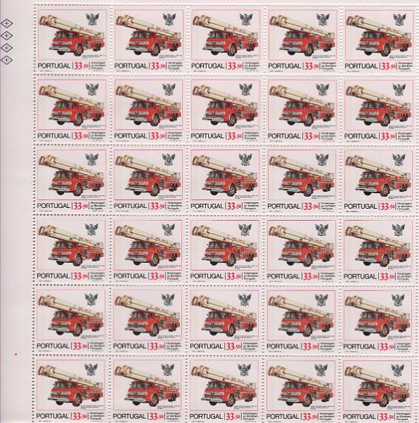 0991.jpg -     Lote:    991            Portugal       Descrição:         1981 &mdash; Homenagem ao Bombeiro Português. CE 1545/48. Série completa em folhas de 50 selos. Valor de catálogo &euro; 600,00.        ***       Valor Base:     &euro; 35,00     Valor Venda:     &euro;      