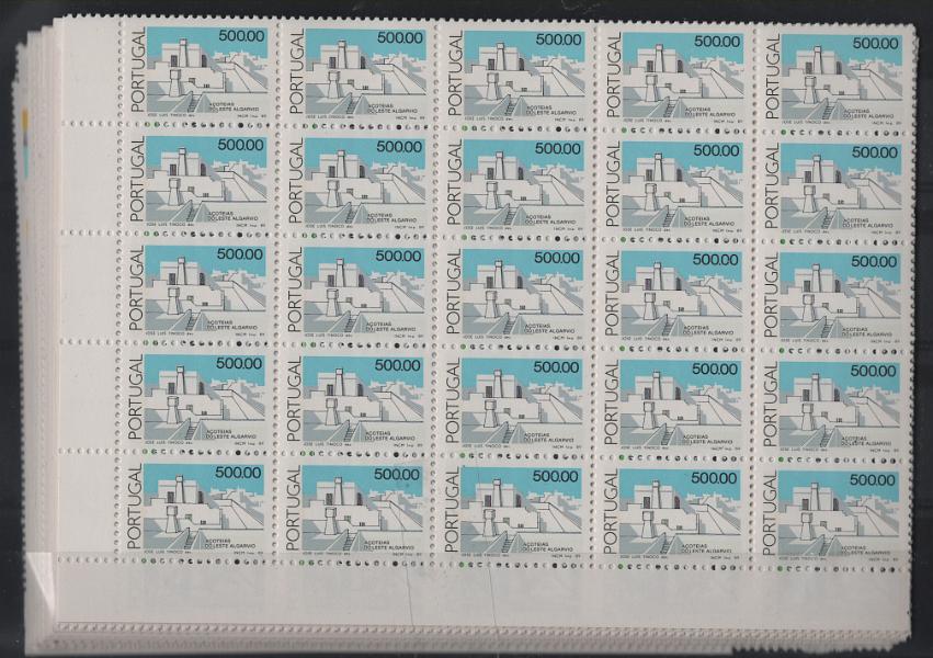 0996.jpg -     Lote:    996            Portugal       Descrição:         1985/1989 &mdash; Arquitetura Popular Portuguesa. CE1709/1728. Série completa em blocos de 25 selos. Valor de catálogo &euro; 825,00.        ***       Valor Base:     &euro; 75,00     Valor Venda:     &euro;      