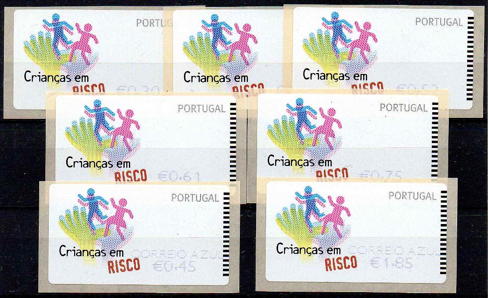 1048.jpg -     Lote:    1048            Portugal       Descrição:         2007 &mdash; Crianças em RISCO. Máquina SMD. CE ETQ39A. Série completa para o correio ordinário e azul, com a impressão da cor azul deslocada para cima 1,8mm, em todos os valores. B e MR.        ETQ       Valor Base:     &euro; 40,00     Valor Venda:     &euro;      