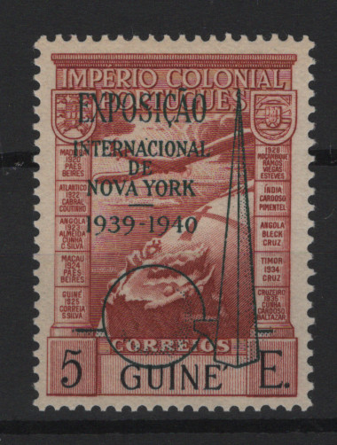 1215.jpg -     Lote:    1215            Guiné       Descrição:         1939 &mdash; Correio Aéreo. Império Colonial Português, com sobrecarga "EXPOSIÇÃO INTERNACIONAL DE NOVA YORK 1939-1940. CE CA7A, 5E. Selo com sinal de charneira quase impercetível. Valor de catálogo &euro; 150,00.        **       Valor Base:     &euro; 35,00     Valor Venda:     &euro;      